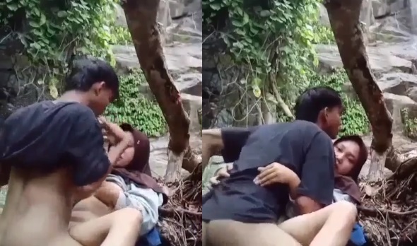 Cặp đôi si mê quấn quýt ân ái điên cuồng dưới dòng thác đổ, nàng rên rỉ thét lên cực khoái dồn dập trong cơn mê dại ngập tràn khoái lạc.