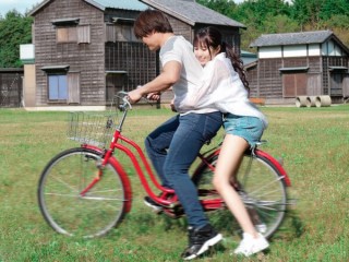 Đụ em gái thân thiết ngồi cùng bàn học tập